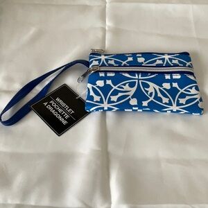 ‼️final must bundle ‼️Blue and White Wristlet Pouch